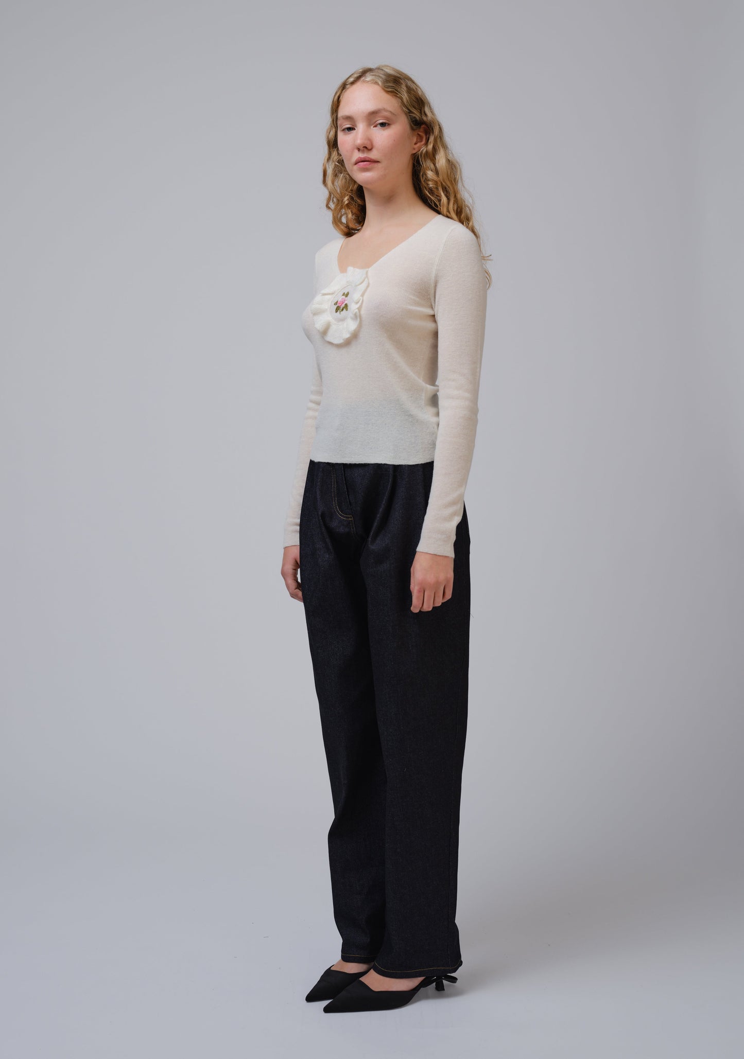 MOLLY EXTRA SOFT KNITTED TOP WITH ROSE EMBROIDERY