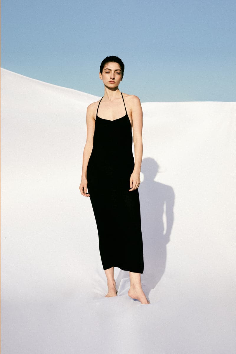 BLACK KNITTED MAXI DRESS