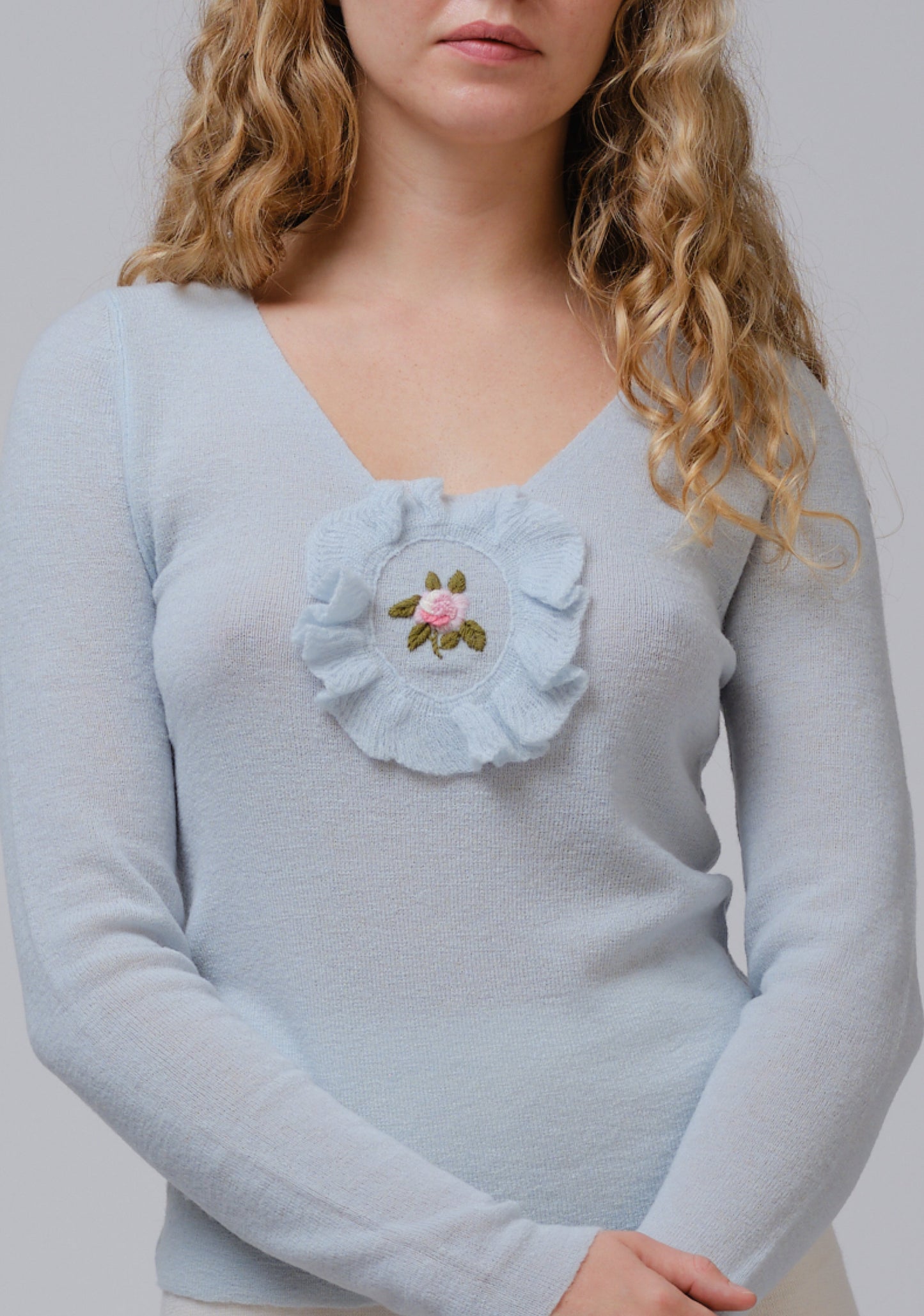 MOLLY EXTRA SOFT KNITTED TOP WITH ROSE EMBROIDERY