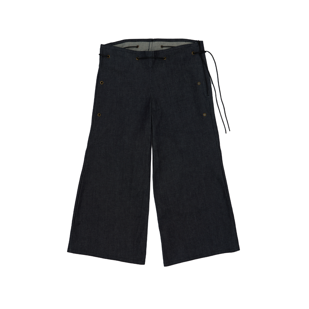 DENIM GROMMET FLARE CAPRI