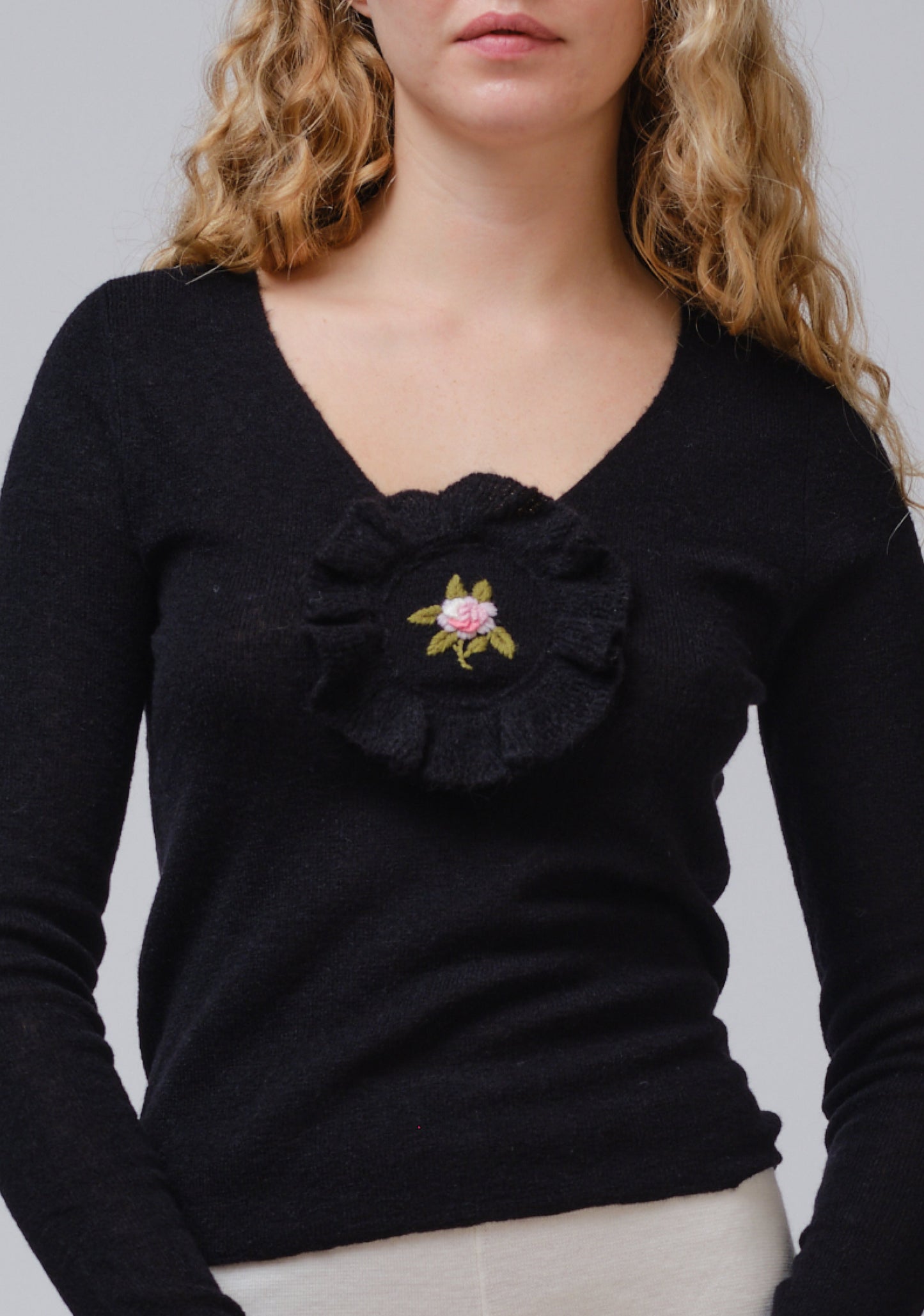 MOLLY EXTRA SOFT KNITTED TOP WITH ROSE EMBROIDERY