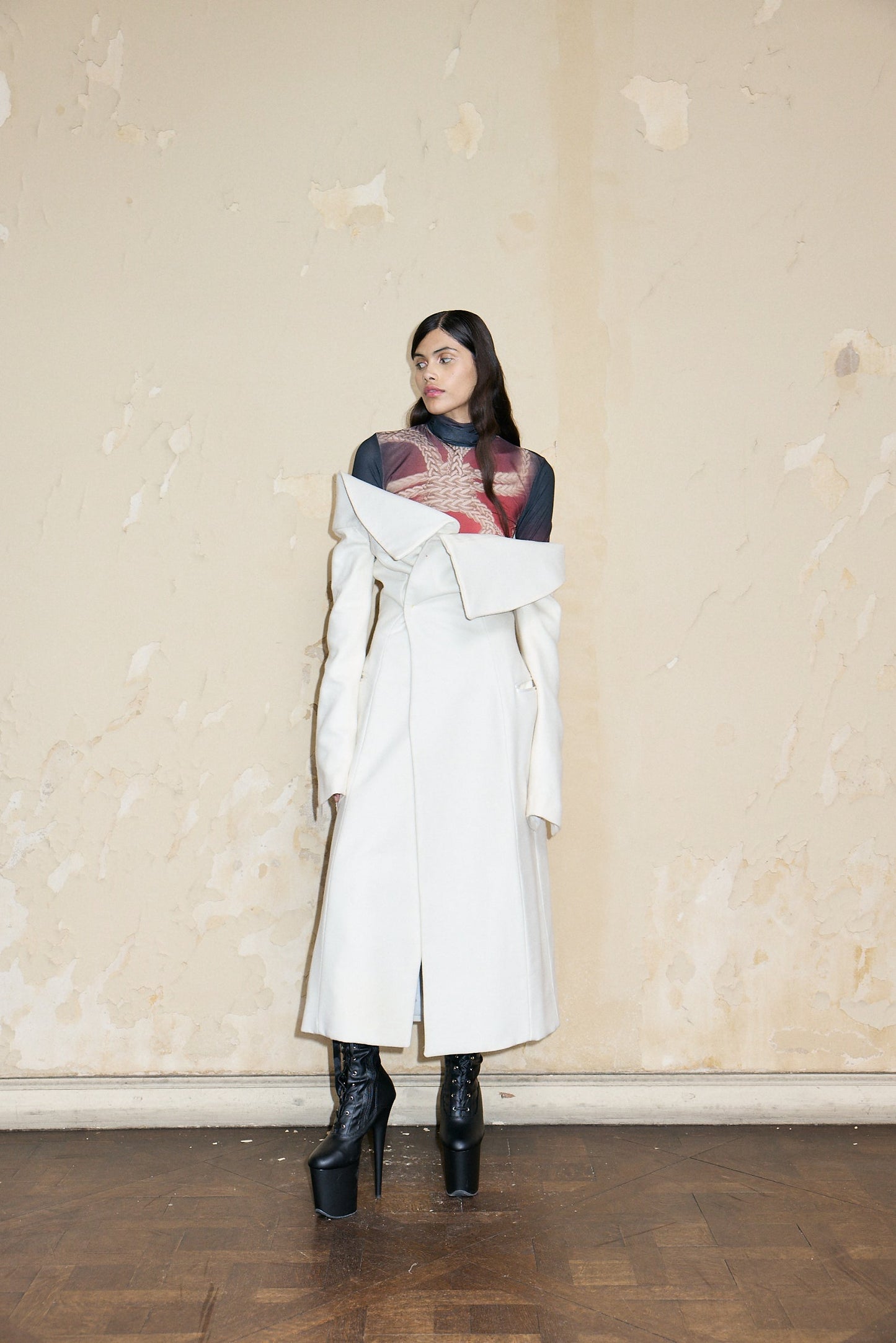 TRIUNVIRATO COAT OFF WHITE *PRE ORDER*