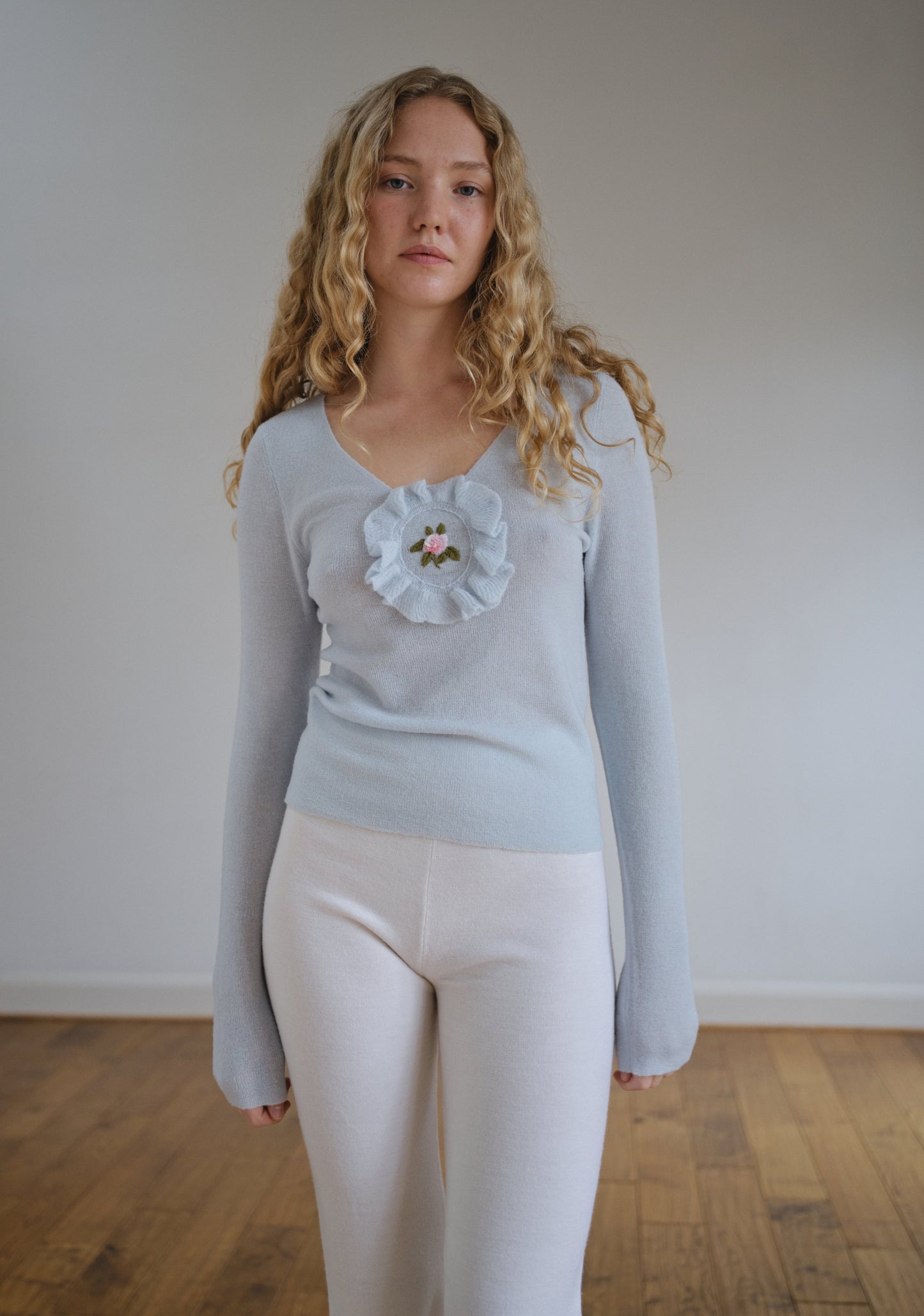 MOLLY EXTRA SOFT KNITTED TOP WITH ROSE EMBROIDERY