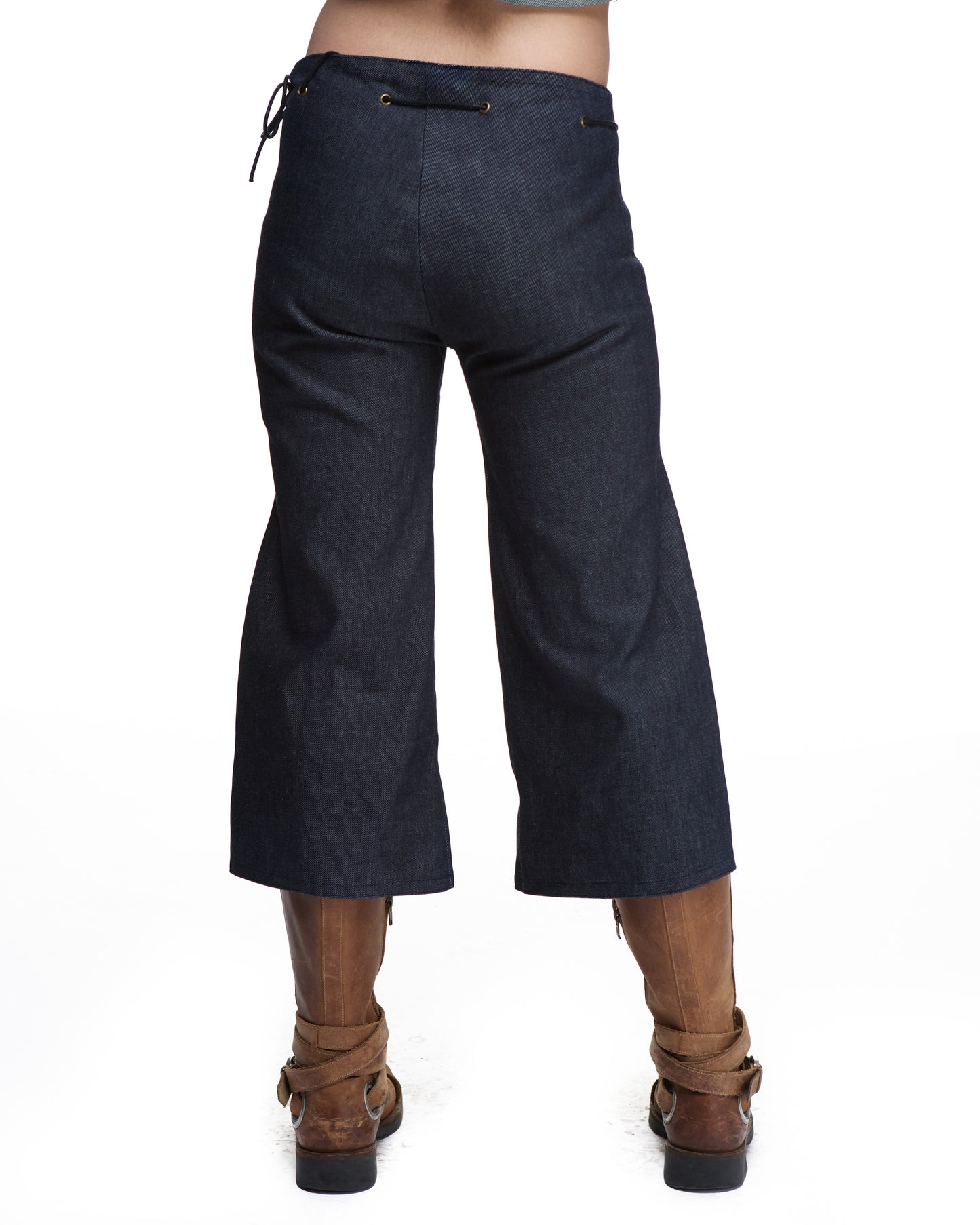 DENIM GROMMET FLARE CAPRI