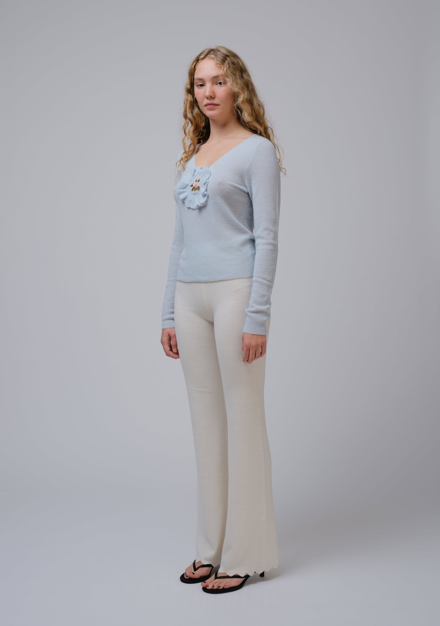 MOLLY EXTRA SOFT KNITTED TOP WITH ROSE EMBROIDERY